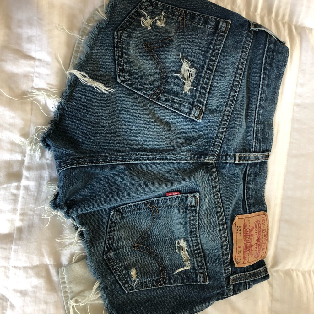 VINTAGE LEVIS SHORTS// Size: 6